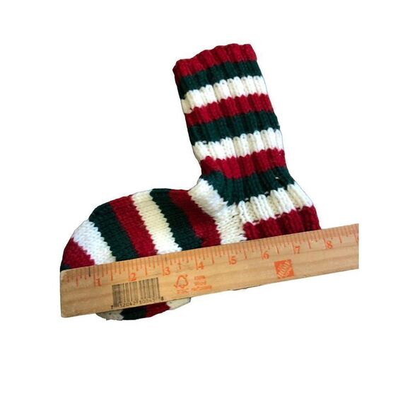 Woman's Handmade Christmas Wool Set Hat Socks Mittens - Picture 3 of 6